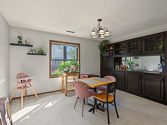 4th image of 500 E Main St APT 6