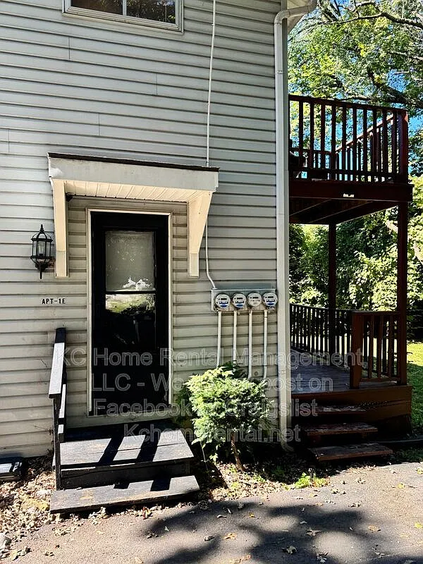 1 bed, 1.0 bath, $895 — Photo 2