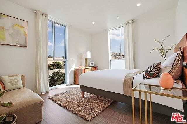2nd image of 1038 S Mariposa Ave #P505