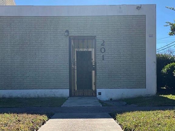 2nd image of 800 N San Jacinto St APT 201