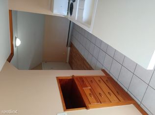 33 Oakdale Ave, Pawtucket, RI 02860