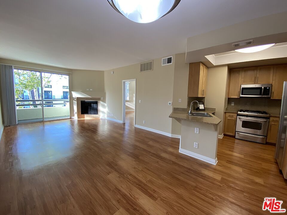 1st image of 1056 Frederick St