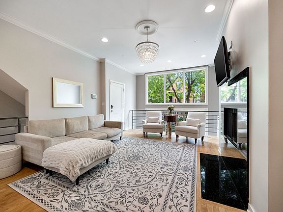 5th image of 1030 N Hermitage Ave #1