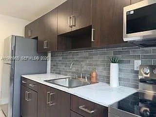 1607 NW 16th Ave #1 — Photo 9