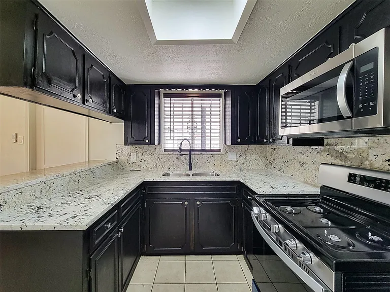10614 Bainbridge St — Photo 12
