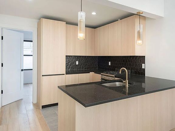 2nd image of 168 Metropolitan Ave #1