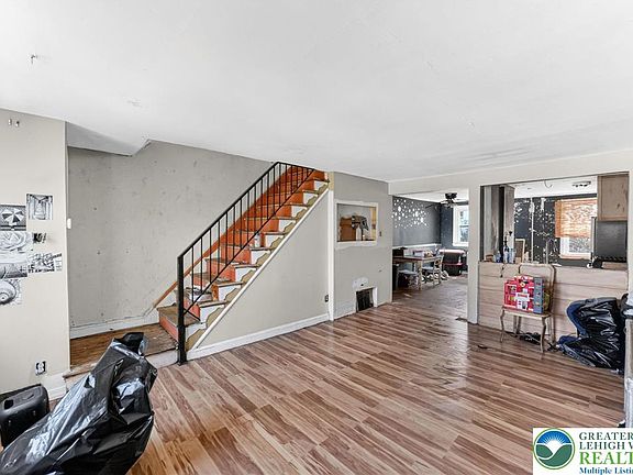 5th image of 236 W Washington Ave