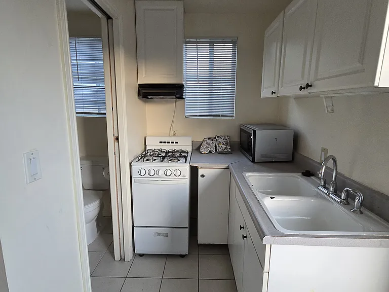 1810 Vicente Dr — Photo 6
