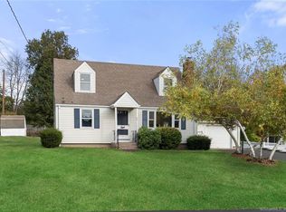 26 Spruce St, Newington, CT 06111