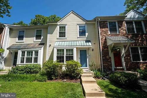 18246 Fox Chase Cir Photo 1