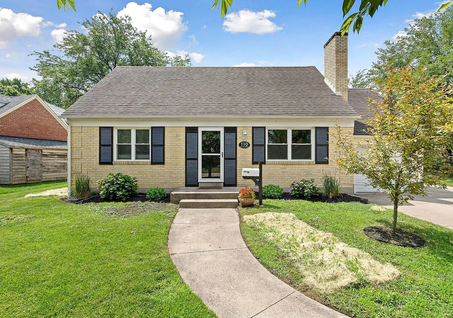 Quaint 4 Bed Cap Cod in Kettering — Photo 1