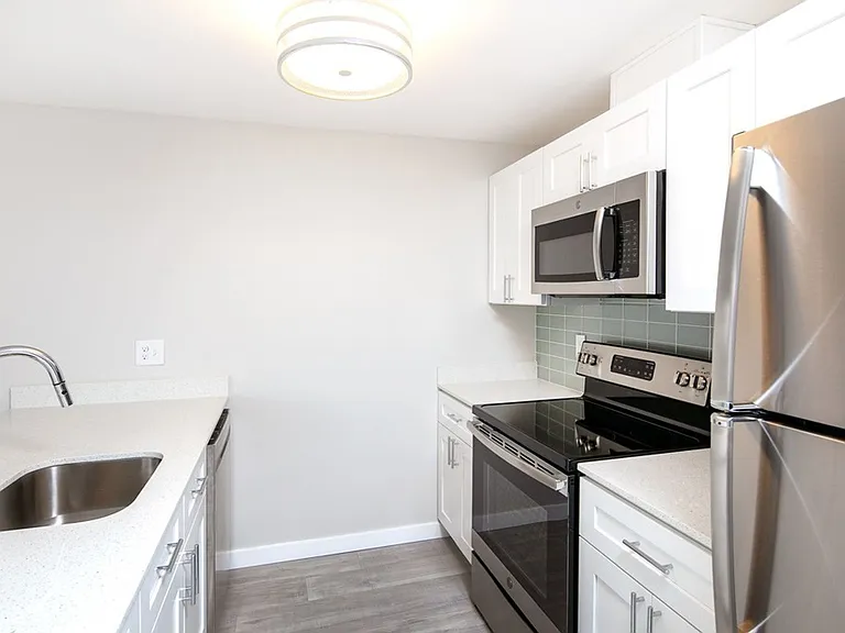 View On California - Spacious with Modern Updates, fireplace (select units) & private balcony | P... — Photo 36