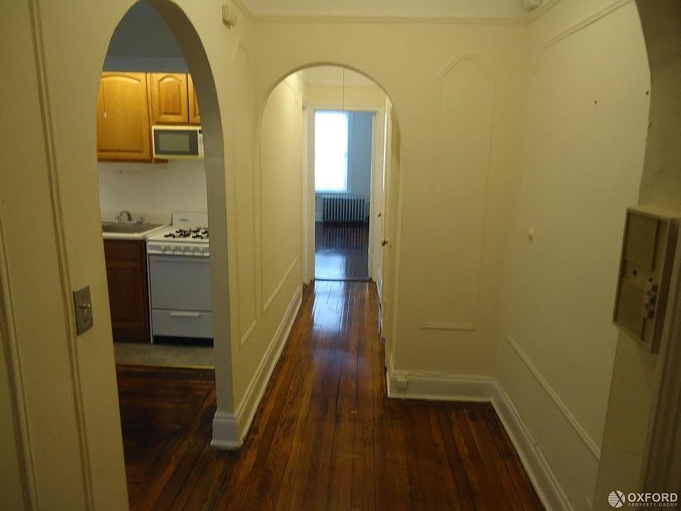 1st image of 3216 Crescent St APT D4