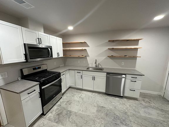 5th image of 2322 Meadow Ln