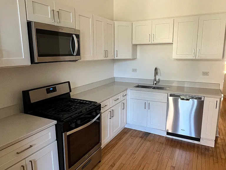 1452 N Fairfield Ave #2 — Photo 4