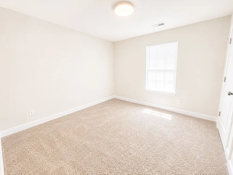 523 Leland St — Photo 6