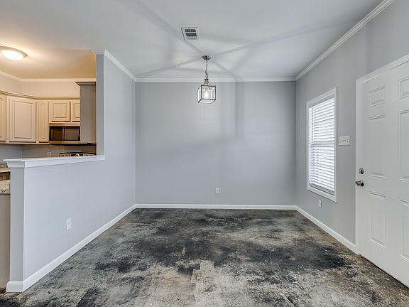 4th image of 306 Woodale Dr #2