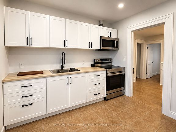 4th image of 94 Wellington St E #2