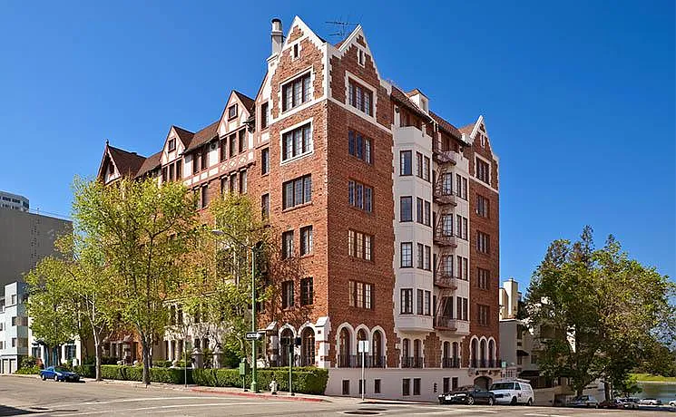 Tudor Hall Apartments — Photo 7