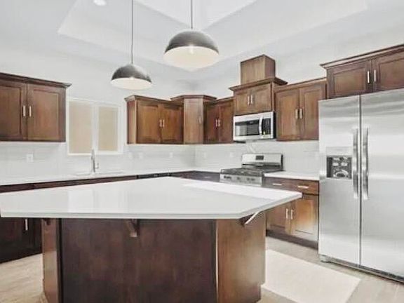 4th image of 709 Rosencrans St