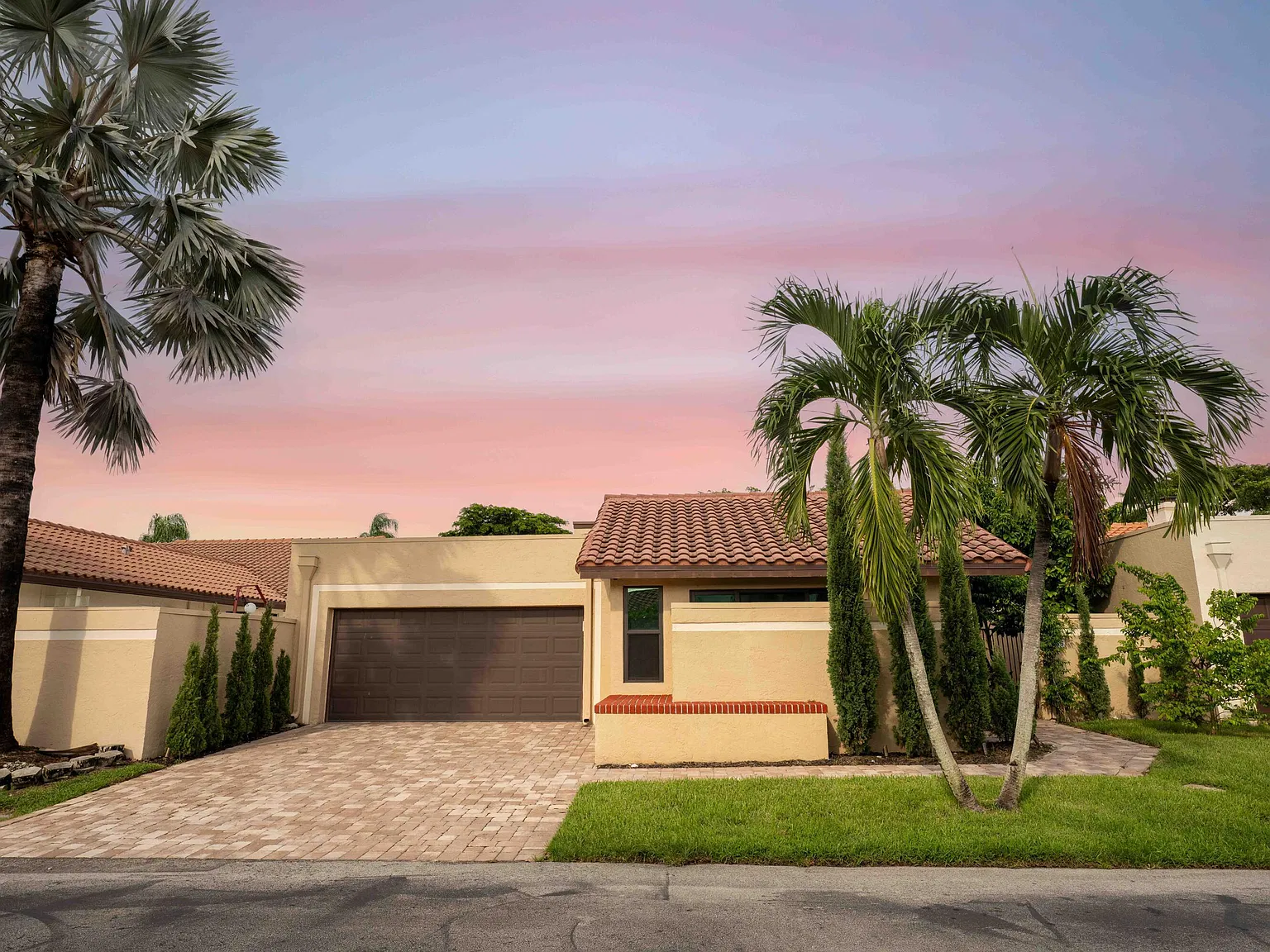 3 bed, 2.0 bath, 1935 sqft, $6,250 — Photo 1