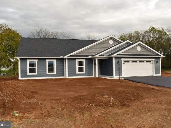 1497 Treeline Dr, Chambersburg, PA 17202