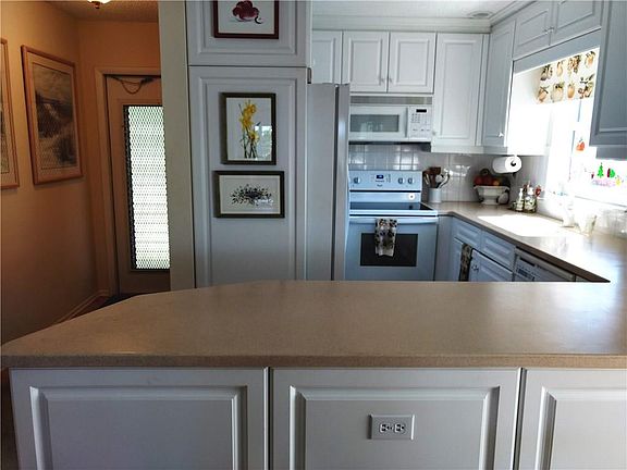 5th image of 24 Vista Gardens Trl