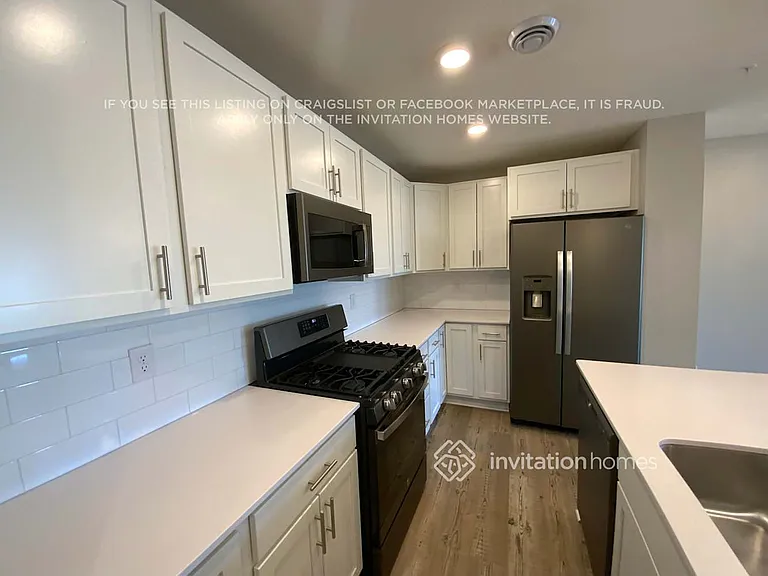 10948 Yalta St #B — Photo 6
