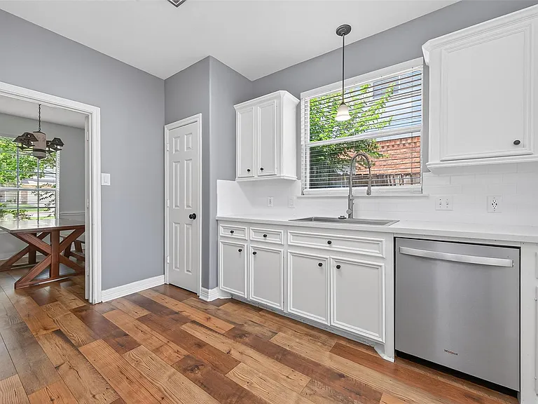 232 Doncaster St — Photo 14