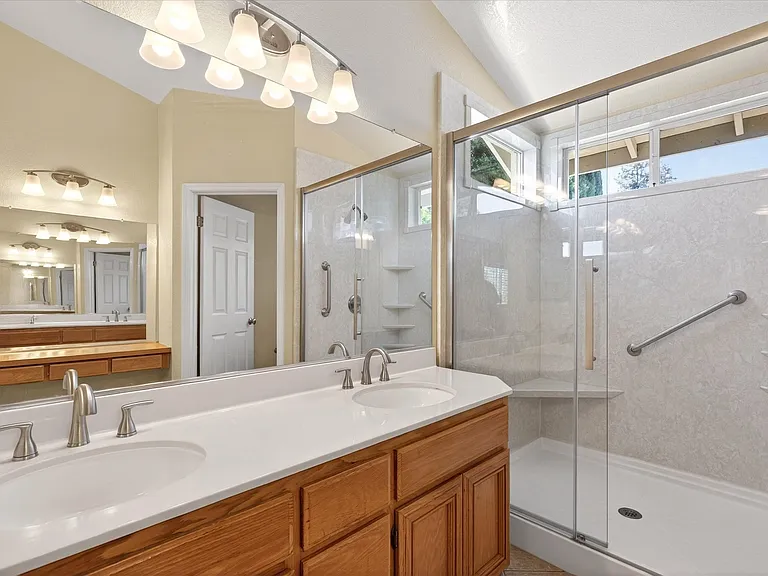 2056 Olivia Ct — Photo 23
