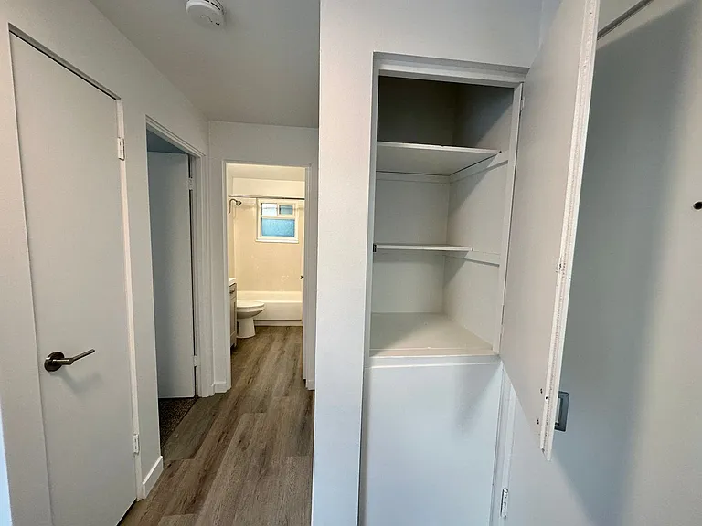 501 Malden Ave E — Photo 15
