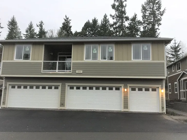 1643 Burnside Pl — Photo 7