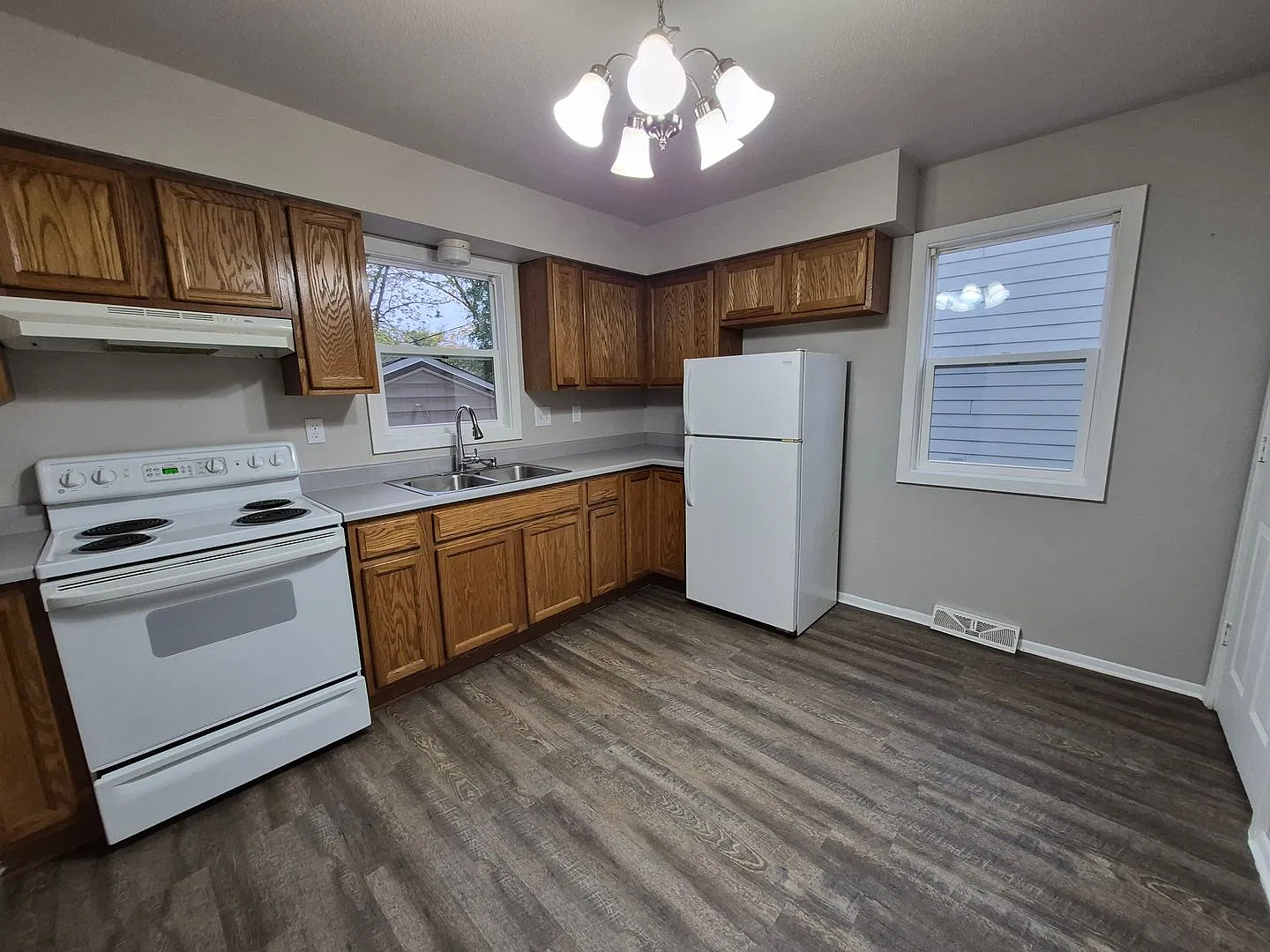 3 Bedroom home with shed on corner lot available! — Photo 1