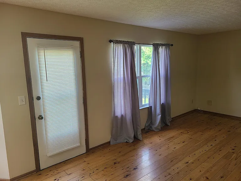 3542 Patcon Way — Photo 9