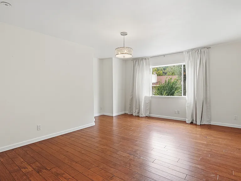 2063 Village Ln — Photo 8