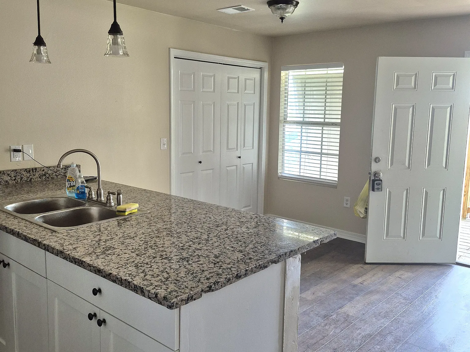 3 bed, 1200 sqft, $1,400 — Photo 4