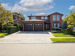 1286 Gryphon Mews, Mississauga, ON L4W 3E5