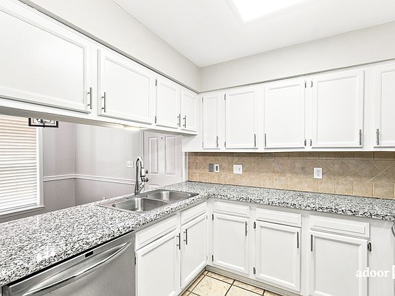 3rd image of 2035 Red Oak Dr