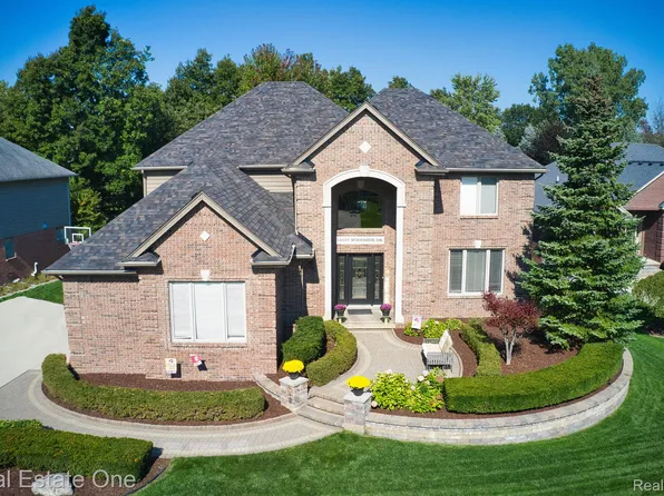 13127 Woodside Dr, Washington, MI 48094