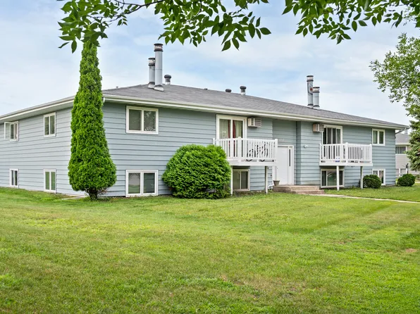 1717 Continental Dr, Grand Forks, ND 58201