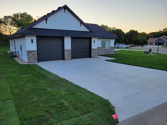 3rd image of 122 Wildwood Dr