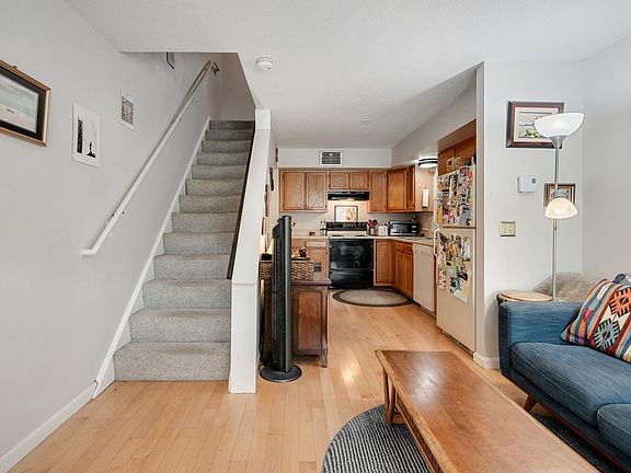 4th image of 297 College Street #6C