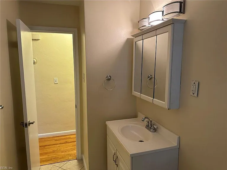 940 Redwood Cir — Photo 10