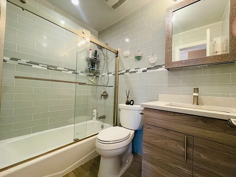 253 Devonshire Dr #1 — Photo 8