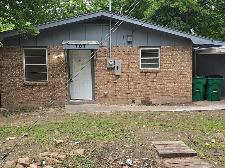 707 Raymond St — Photo 1