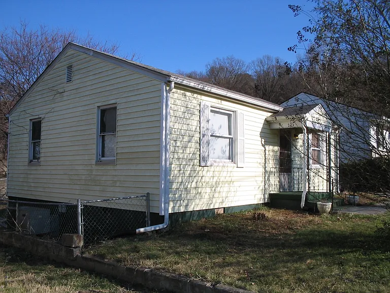 2606 Waverly St — Photo 3