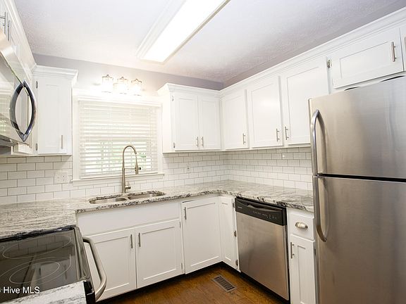 3rd image of 115 E Hedgelawn Way