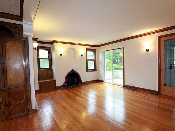 3rd image of 413 Robert Ave