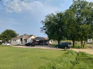 632 E Reindeer Rd, Lancaster, TX 75146