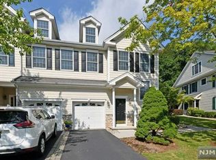 37 Woods Edge Rd, Old Tappan, NJ 07675